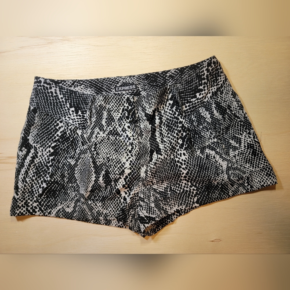 Express cuffed pleated shorts